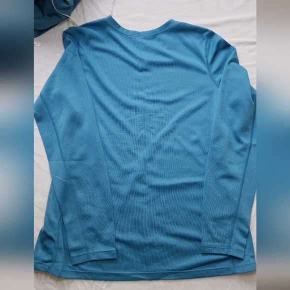 3 North Face REI and Columbia L tops - Picture 6 of 10